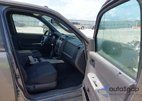 2011 Ford Escape Xlt z USA, uszkodzony, nr VIN 1FMCU9DG2BKB47100